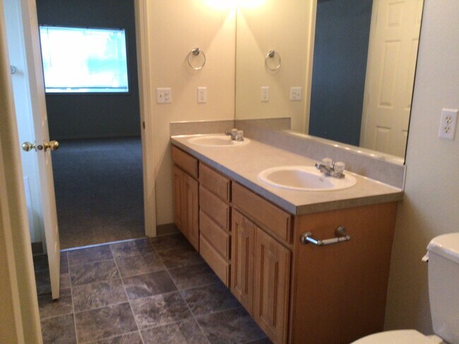 Building Photo - 3BD Home in Salmon Creek