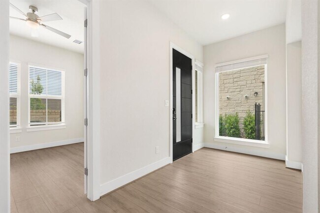 Building Photo - 504 Tomichi Trl