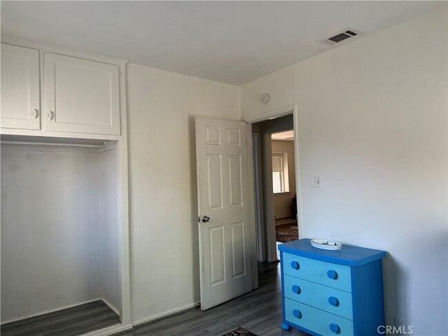 Building Photo - 10324 Hillhaven Ave