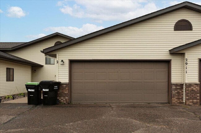 Building Photo - 2911 Edgewood Dr