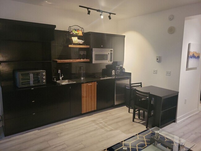 Building Photo - Stunning studio in Lake Las Vegas