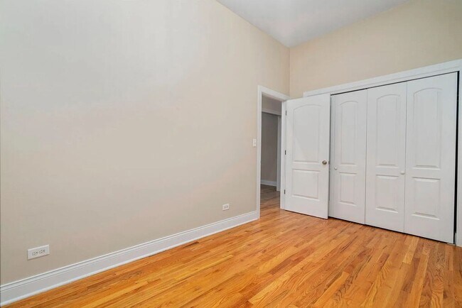 Building Photo - 1634 W Cermak Rd