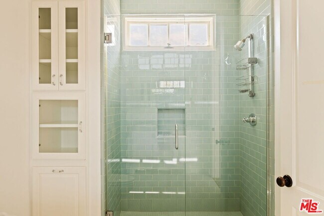 Building Photo - 765 N Almar Ave