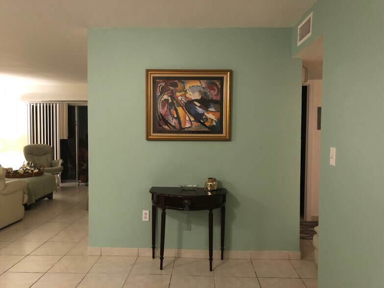 Entry - 6904 N Kendall Dr