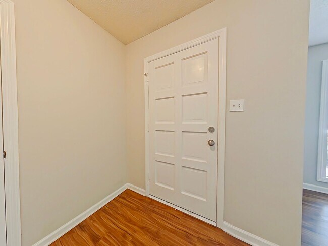 Building Photo - 850 Brookfield Pkwy