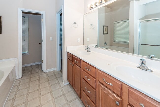 Building Photo - 5 Bedroom 2.5 Bath Home in Indigo Fields - North Charleston