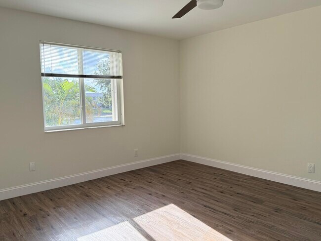 Building Photo - 1340 NW 18th Ave