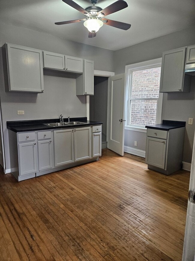 Building Photo - 6136 S Richmond St