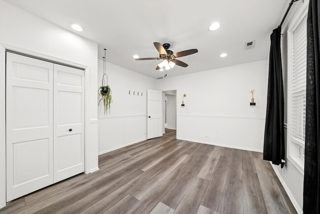 Building Photo - 3227 S Wells St