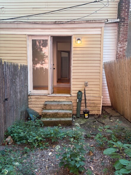 Building Photo - 429 W Bringhurst St