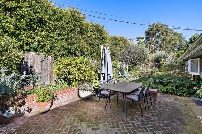 Building Photo - Bluebird Canyon Hidden Gem