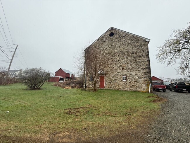 Building Photo - Amazing Brand New Renovated Farmhouse. Don't Miss.