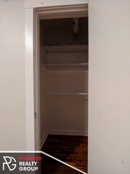 Building Photo - 3837 N Greenview Ave