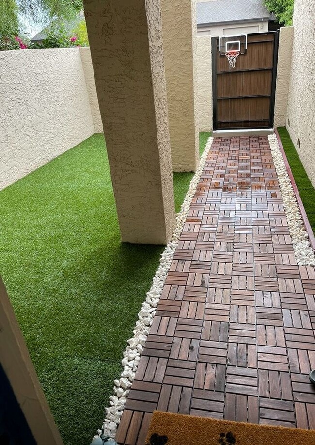 Building Photo - MOVE IN SPECIALS!! Stunning 3 bedroom, 2.5 bathroom Townhome in Mesa, AZ.