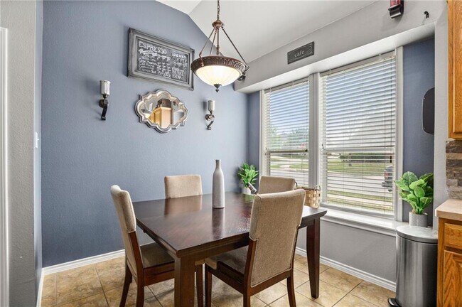 Building Photo - 2800 Mission Tejas Dr