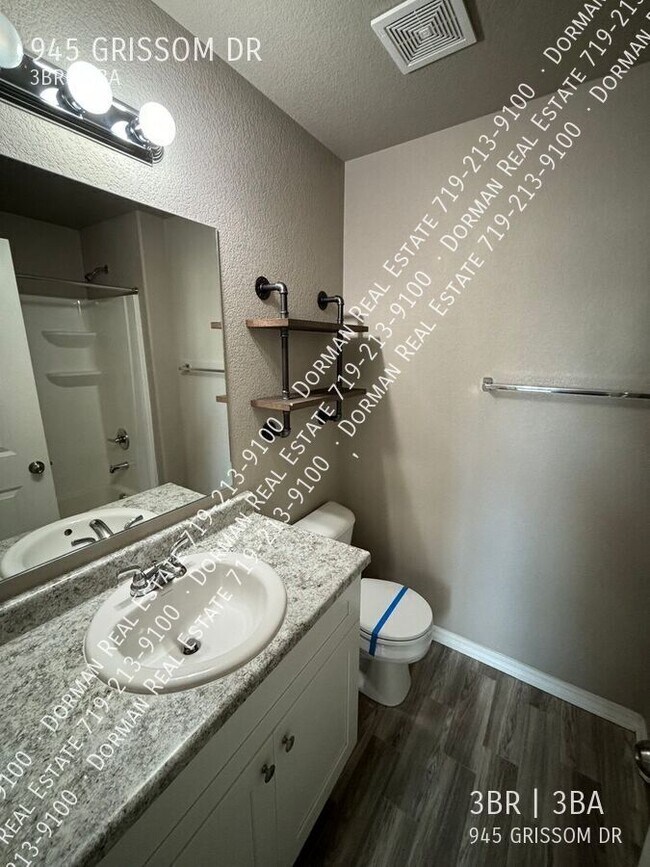 Building Photo - 945 Grissom Dr.