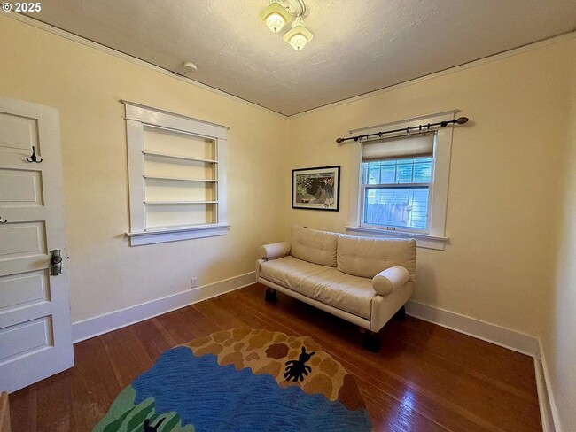 Building Photo - 1702 Cedar St