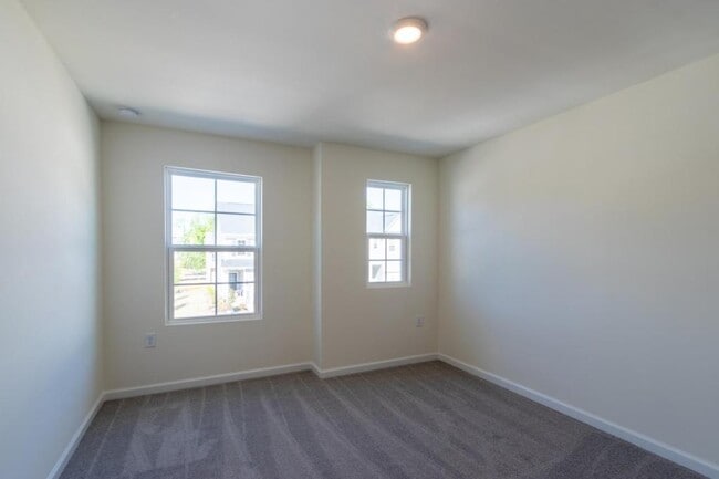 Building Photo - 1204 Grenshaw Dr