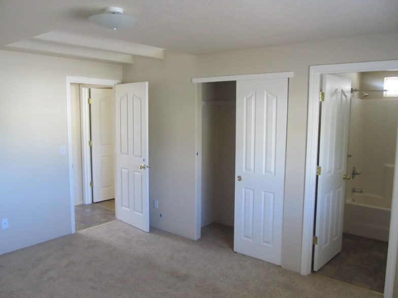 Building Photo - 1660 NE Foothill Blvd