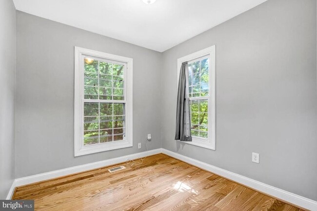 Building Photo - 2540 S Walter Reed Dr