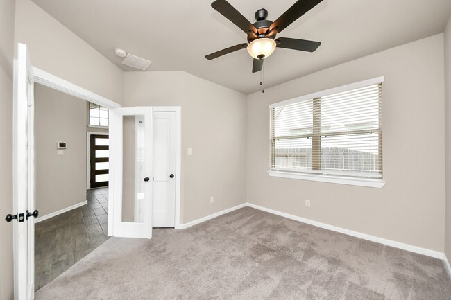 Building Photo - 7006 Winterberry Gln Ln