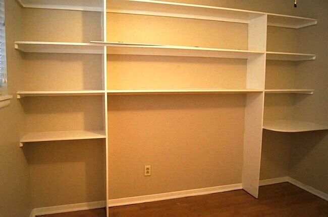 Building Photo - 3515 Castledale Dr