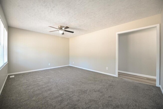 Building Photo - 847 Durwood Dr