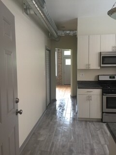Building Photo - 706 S Laflin St