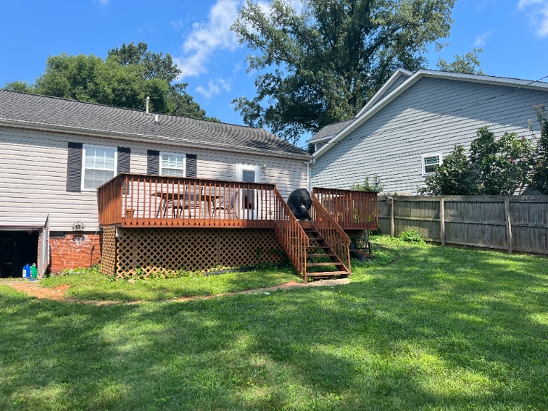 Building Photo - 421 Atherton St