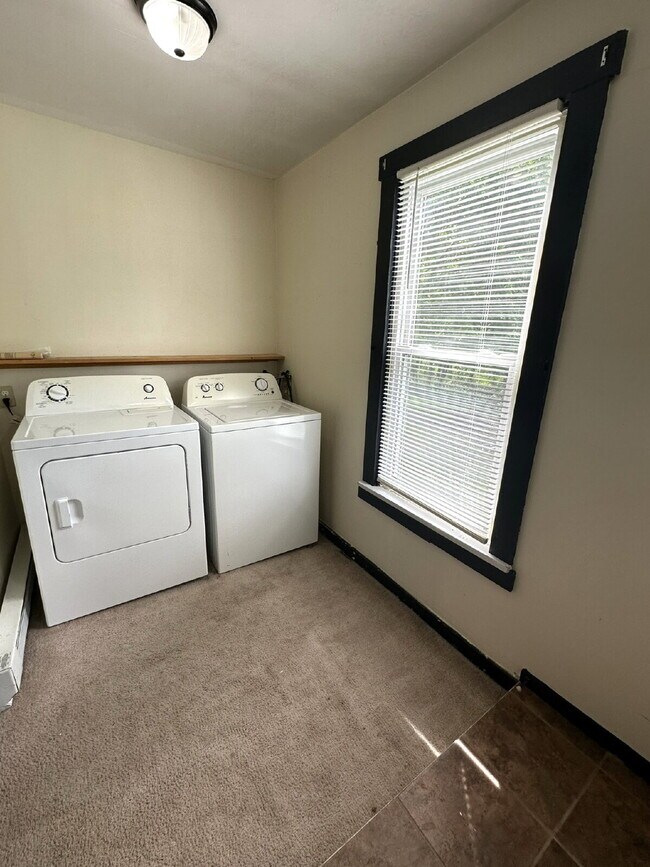 Building Photo - 2-Bedroom Duplex in Taneytown!