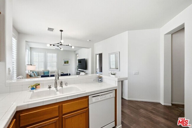 Building Photo - 27022 Victoria Ln