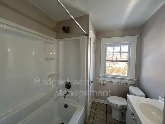 Building Photo - 517 Kenilworth Ave