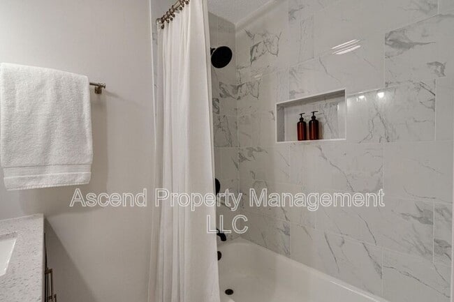 Building Photo - 9158 Westminister Cir Dr