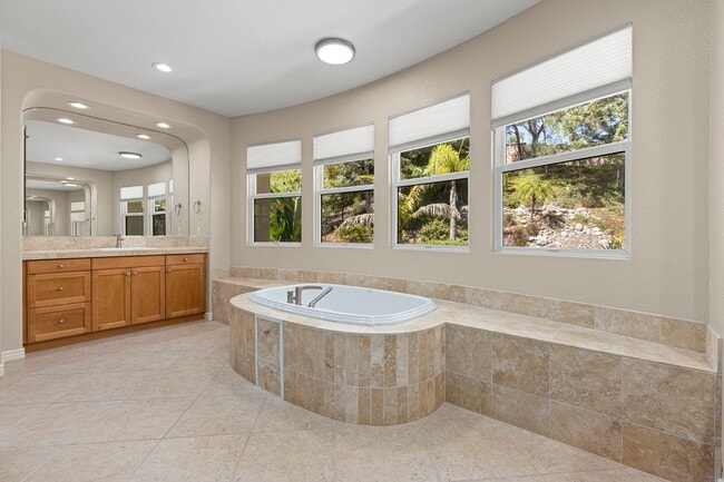 Building Photo - Elegant 5-Bedroom Carmel Valley Home with ...