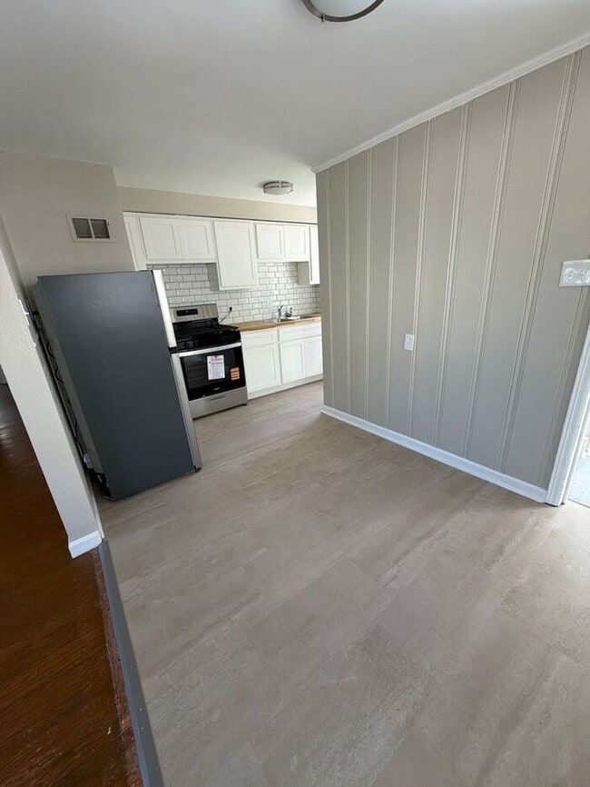 Building Photo - Charming 3-bedroom, 2-bathroom single-family