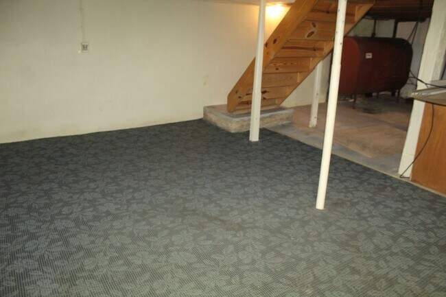 Building Photo - 653 Runkle Rd