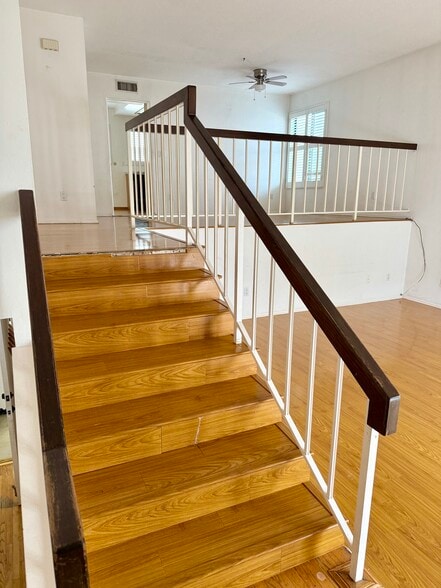 staircase to dining area - 6031 Lindley Ave