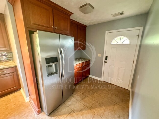 Building Photo - 4404 Summerville Rd