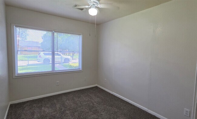 Building Photo - 2110 5th St