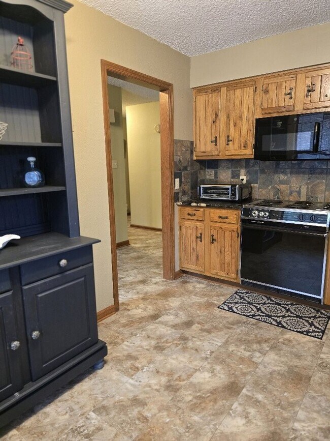 Building Photo - Lakeside Condo