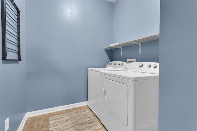 Building Photo - 12807 Doe Dr