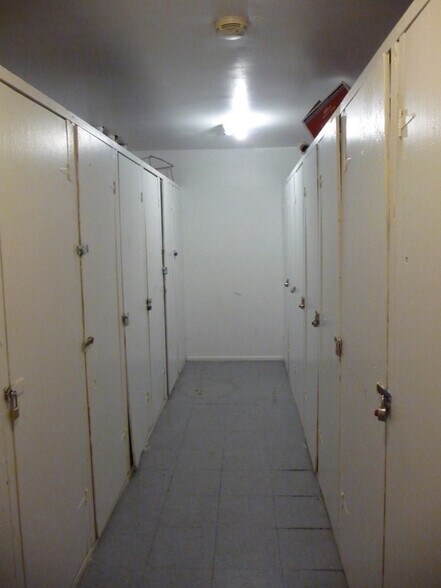 Building Photo - 1806 Hemlock Pl