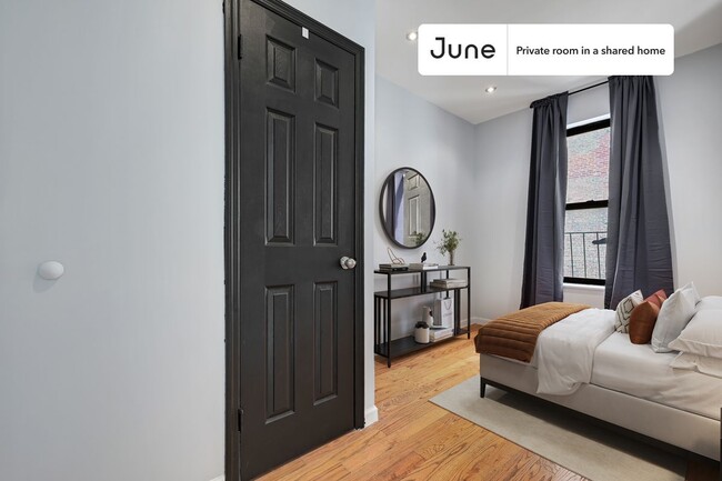 Building Photo - 225 W 109th St