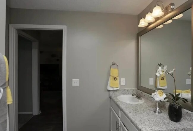 Building Photo - 1221 Loch Lomand Dr