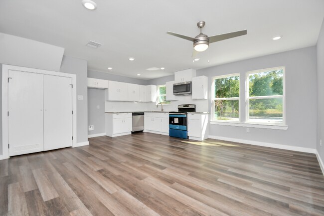 Building Photo - 5711 Breland St