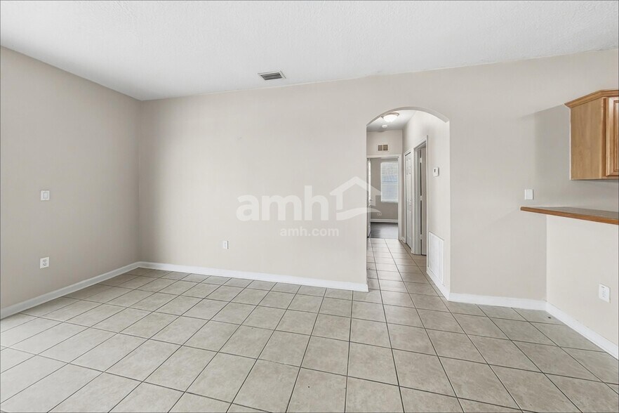 Building Photo - 810 Dunkirk Ave NW