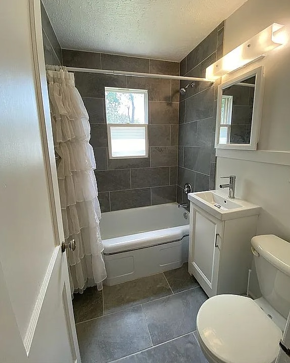 Bathroom with tub and shower - 3535 Apple St