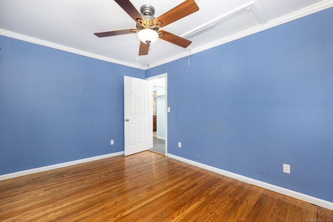 Building Photo - 30 Lakeview Dr