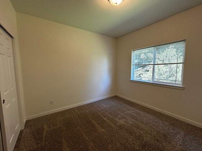 Building Photo - 3 Bed 2.5 Bath Lynden Townhome