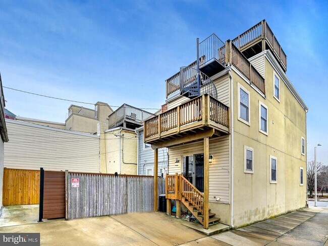 Building Photo - 1301 S Clinton St